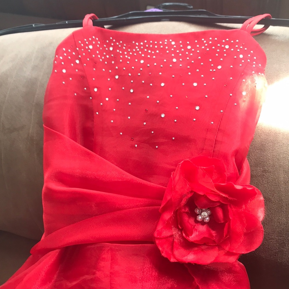 Red princess dress - Picture 3 of 4
